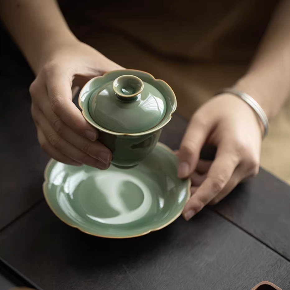 Yue Kiln Flower Mouth Short Tea Cup